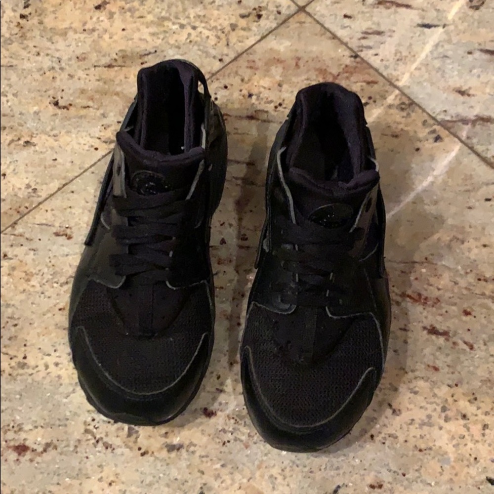 Nike Air Huarache Shoes Black/Black/Sail Size 3Y